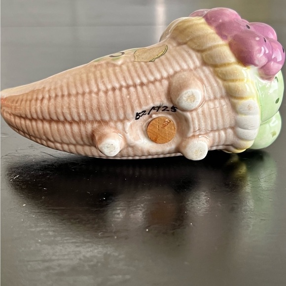 Vintage Tilso Japan Cornucopia Salt and Pepper Shakers - Picture 7 of 9